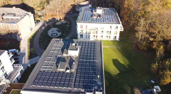 Keyhof: 267 zonnepanelen op dit dak zorgen vanaf 2021 voor hernieuwbare energie voor de bewoners van dit woonzorgcentrum (foto credits: Druifkracht)
